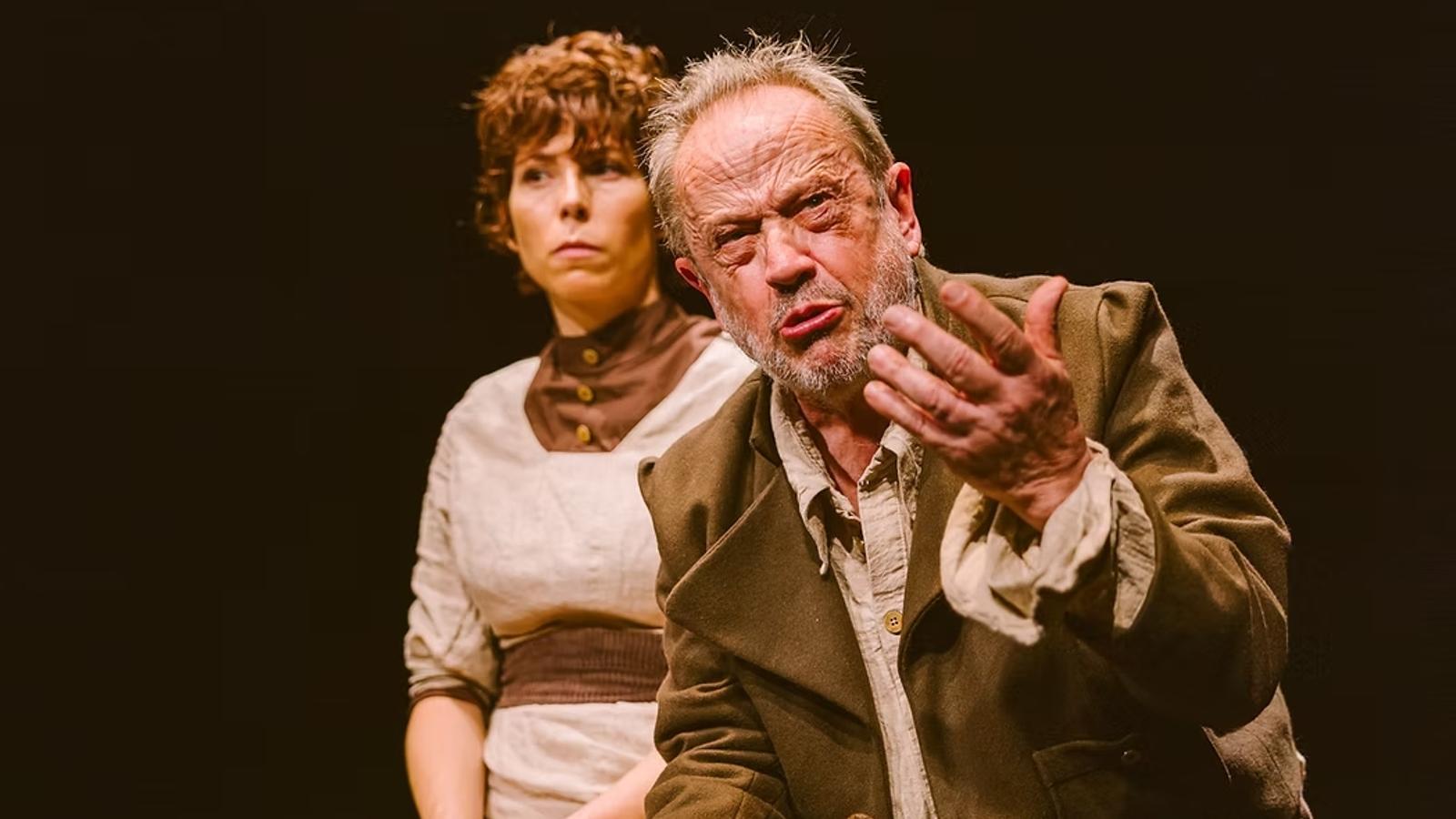 La pieza pone en diálogo dos de los monólogos más representativos del teatro de Català: 'La tieta' y 'Verbagàlia'.