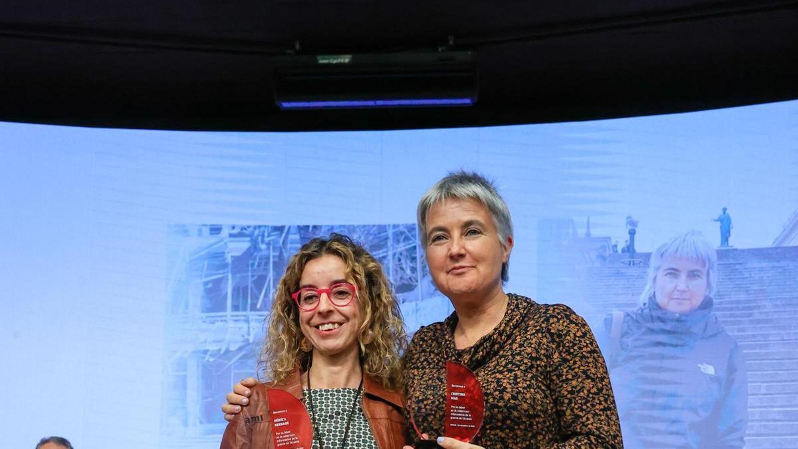 Mònica Bernabé i Cristina Mas a l'acte de l'AMI