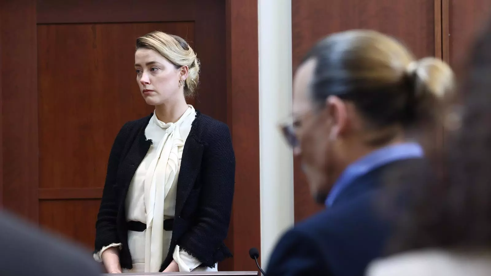 L'actriu Amber Heard i Johnny Depp durant el judici per difamació que s'està celebrant aquests dies.