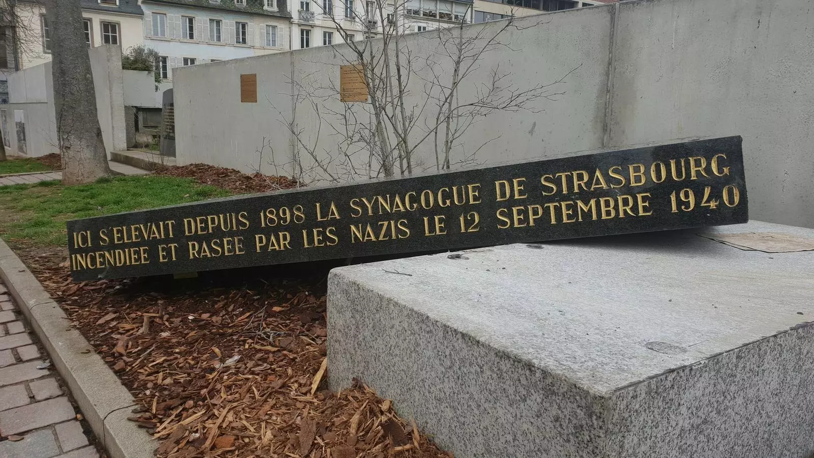 Ataquen una placa d'homenatge a l'Holocaust a Estrasburg