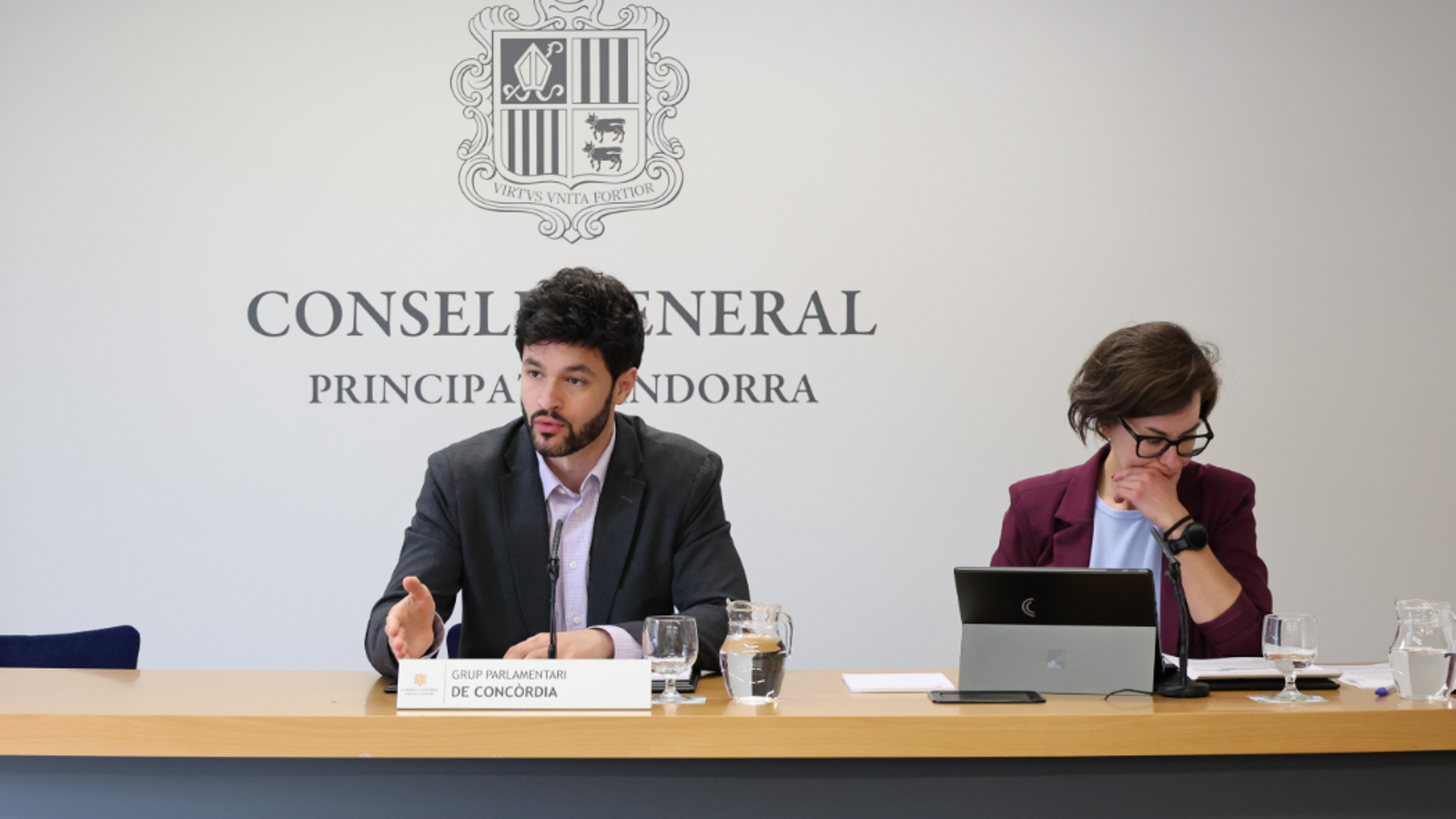 El president del grup parlamentari de Concòrdia, Cerni Escalé, i la presidenta suplent, Núria Segués.