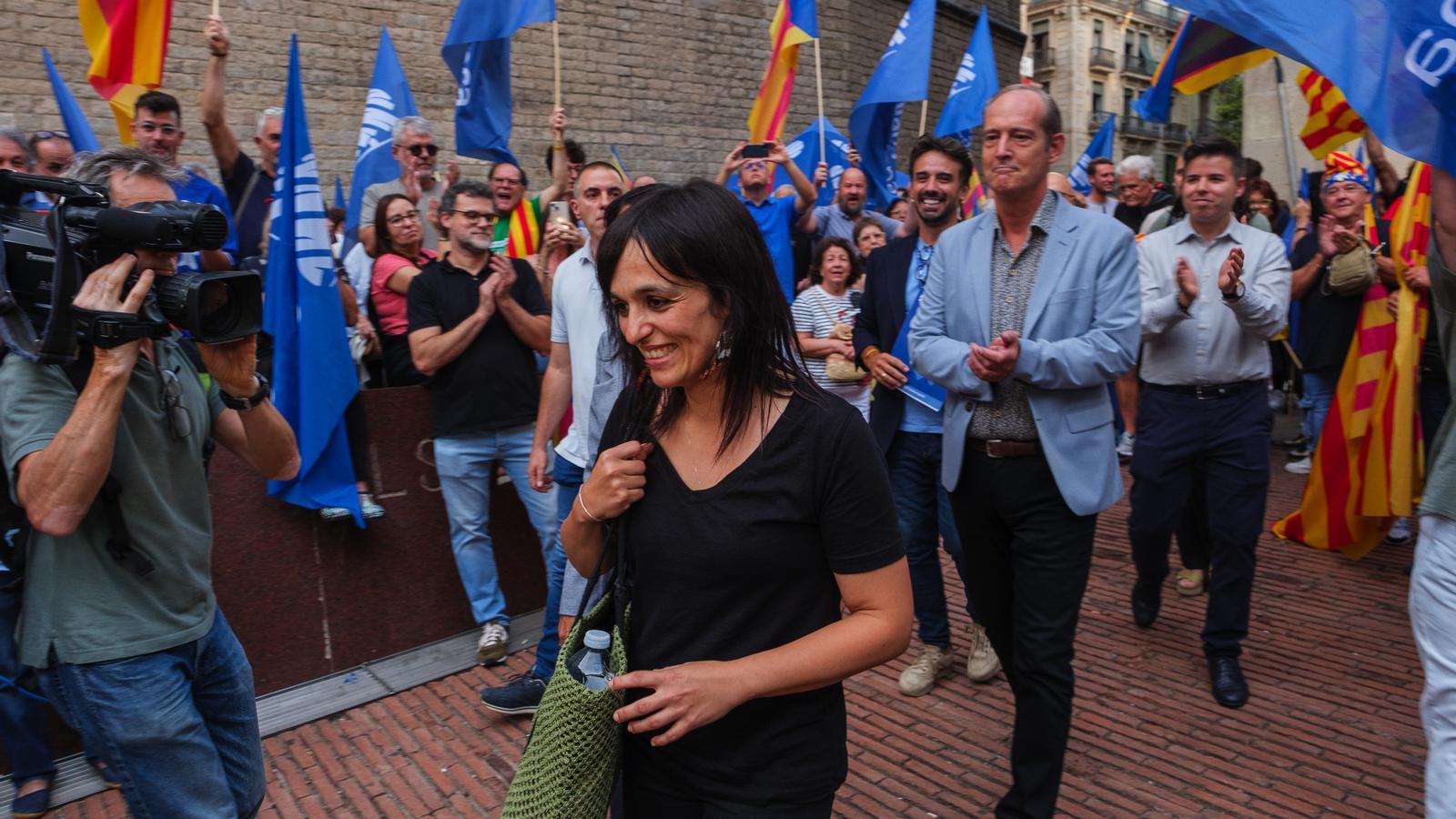 Sílvia Orriols applauded on her arrival at Fossar de les Moreres