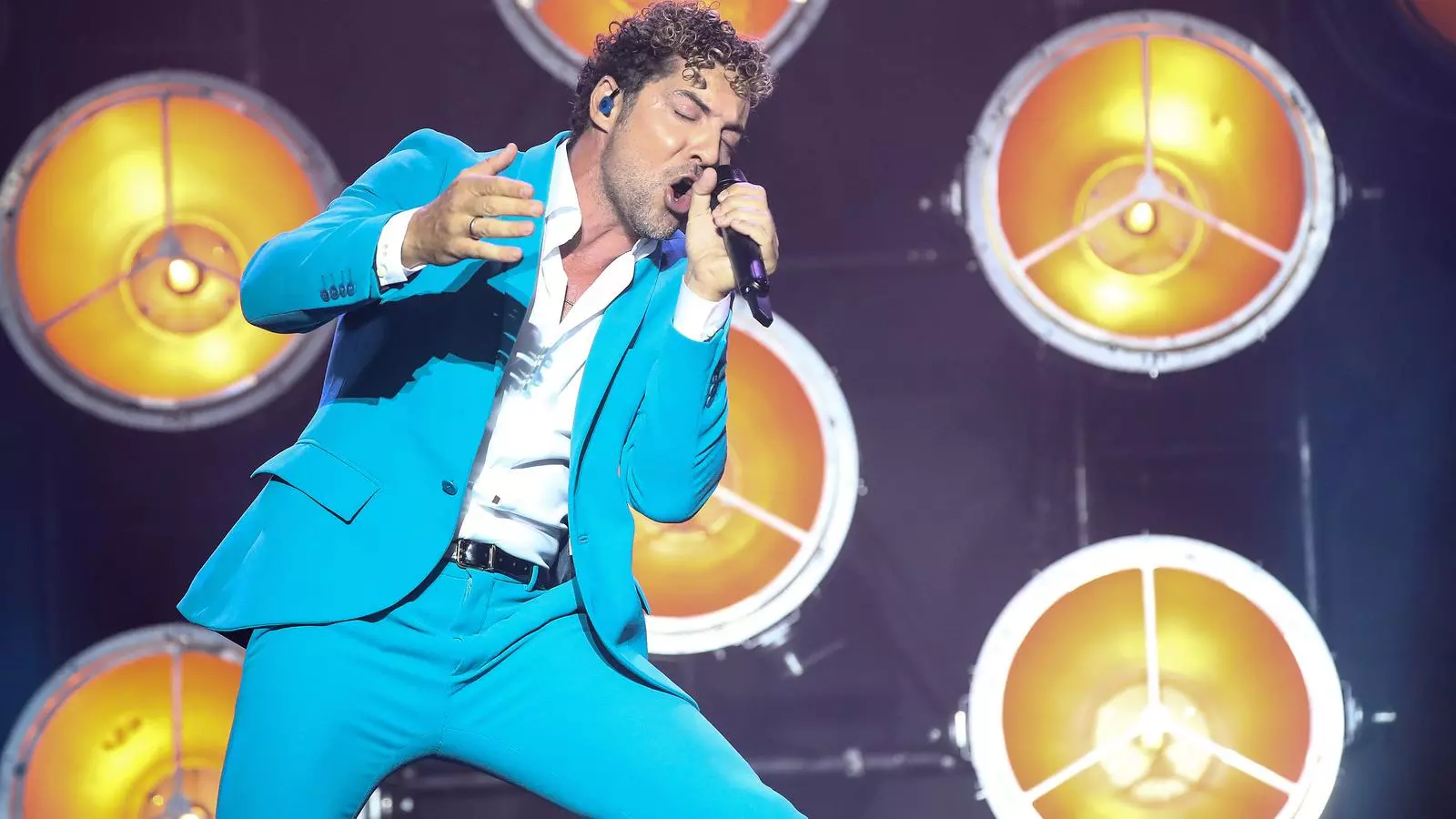 David Bisbal durant el concert al festival de Cap Roig