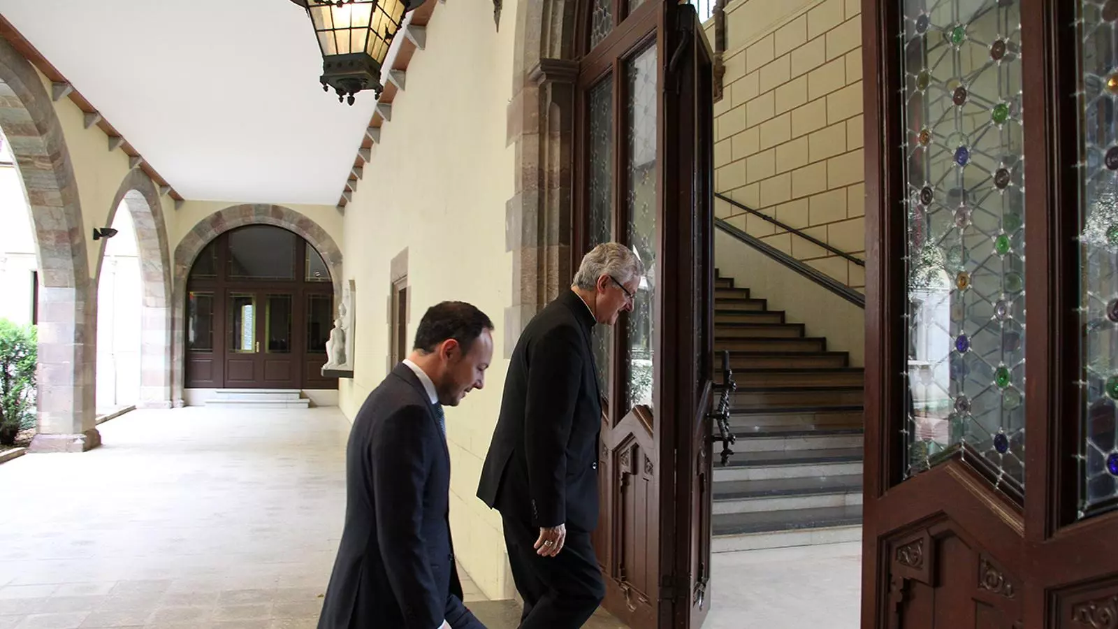 El cap de Govern, Xavier Espot, i el copríncep episcopal, Joan-Enric Vives, a l'entrada del Palau. / M. M. (ANA)