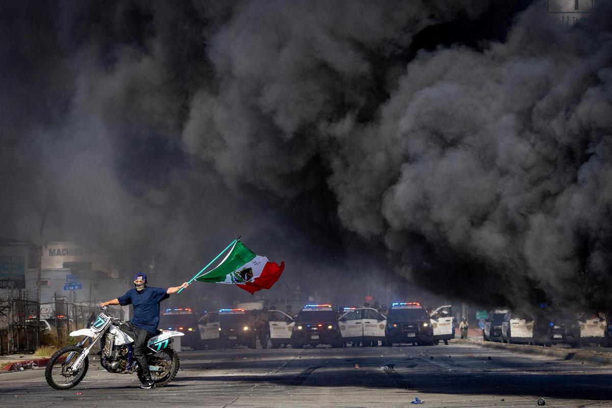 Protests against the deportation of immigrants in Los Angeles, a protester with a Mexican flag.