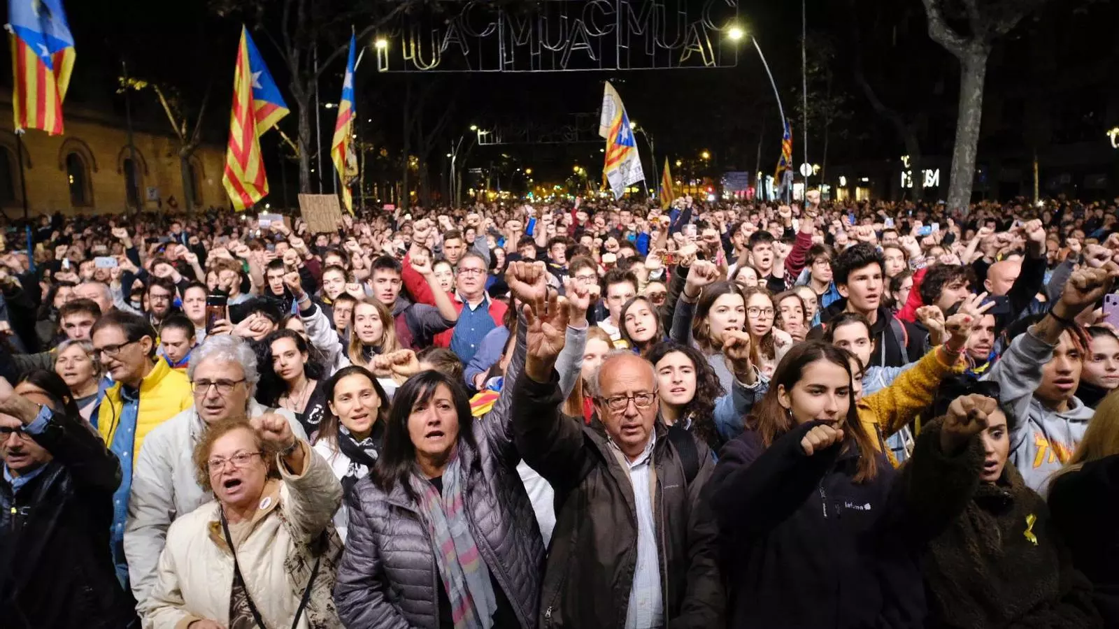 7.000 persones es manifesten a Barcelona per reivindicar la desobediència: "Tots som Tsunami"