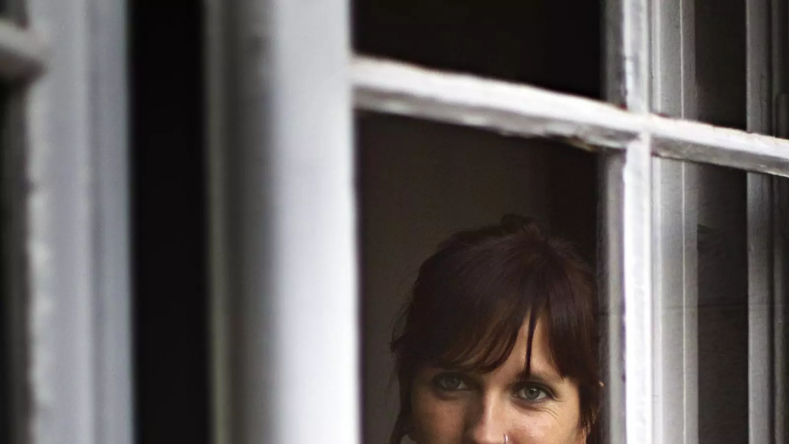DEBUTANT A LA BERLINALE Neus Ballús, al seu estudi del barri de Gràcia. La directora de Mollet estrena avui a la Berlinale el seu primer llarg, La plaga, en què s'entrecreuen les vides reals de diferents personatges de la zona rural de Gallecs.