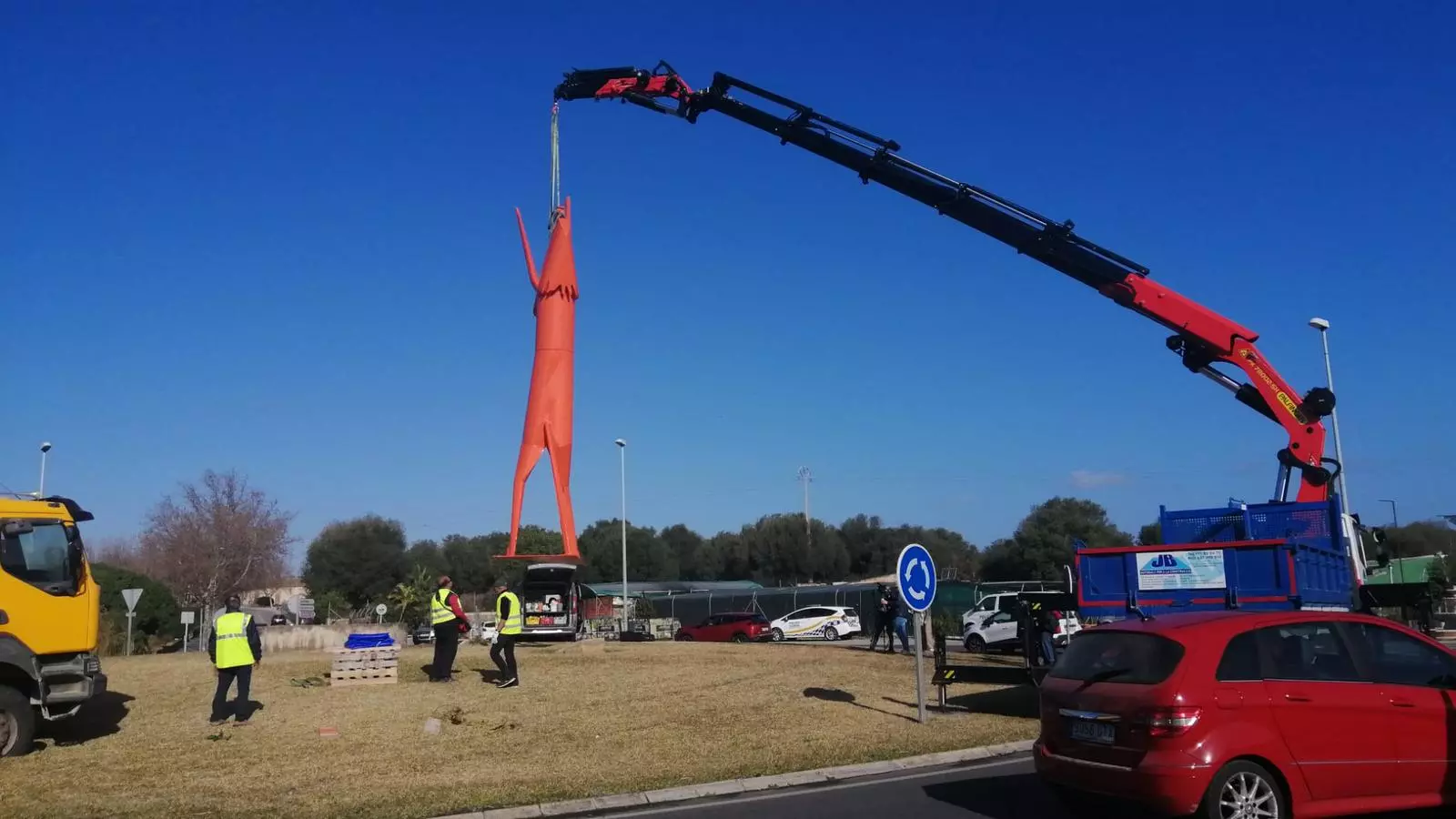 El Cavall que mira al Cel torna a la rotonda d'Alcúdia