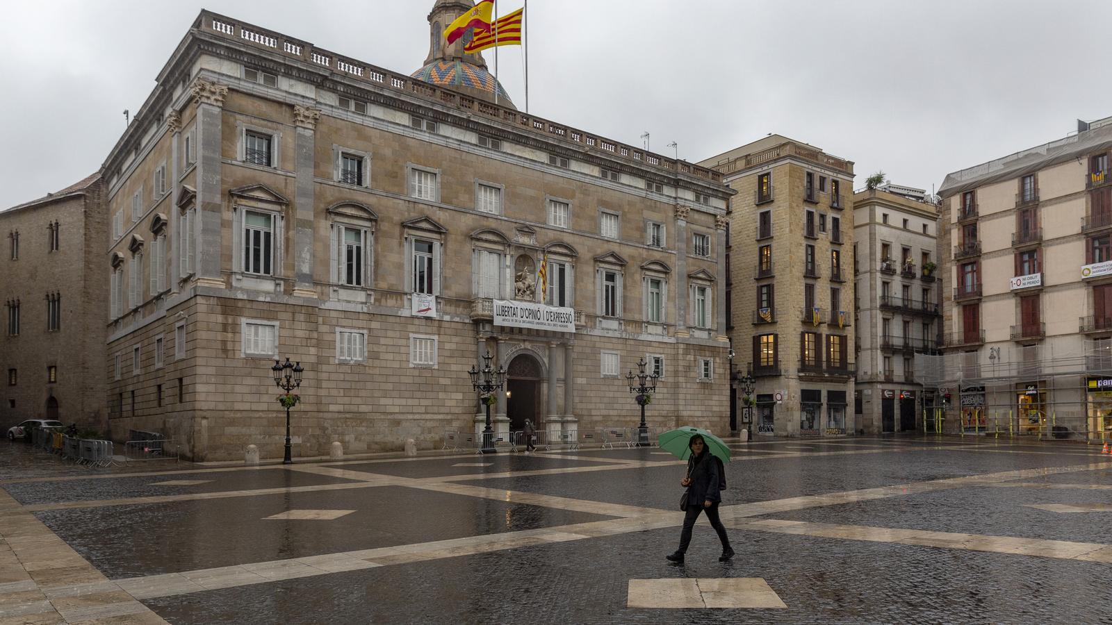La Plaza Sant Jaume, con el Palacio de la Generalitat al fondo