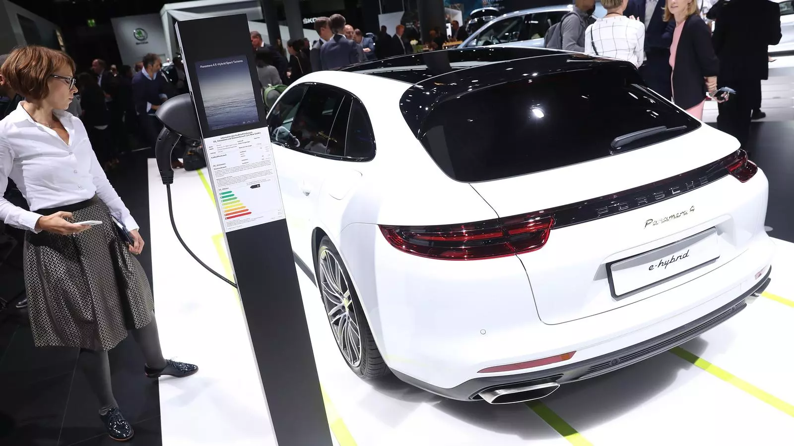 Un Porsche elèctric en una fira, imatge d'arxiu.