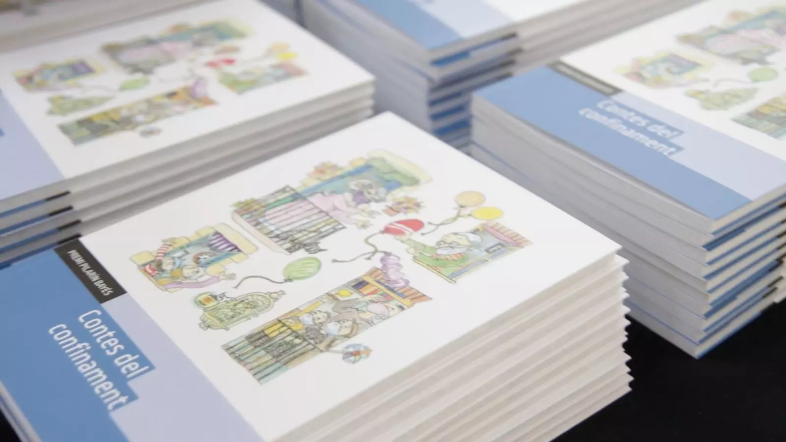 Una pila de llibres dels 'Contes del confinament'.