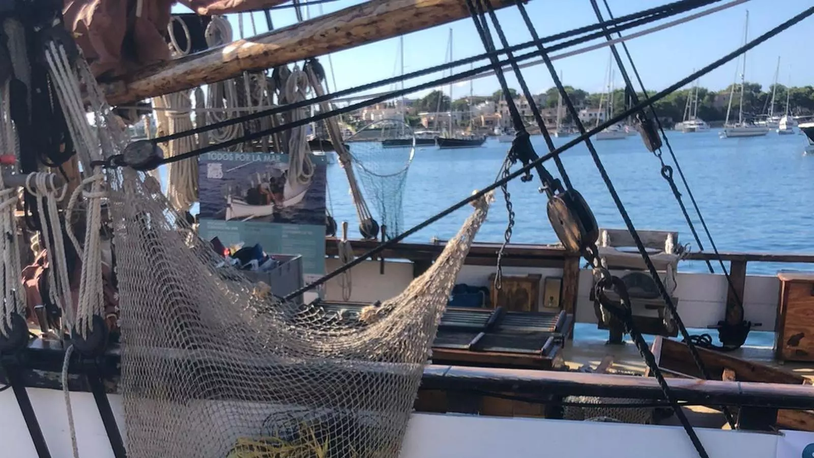 Alguns dels residus recollits per Save The Med.