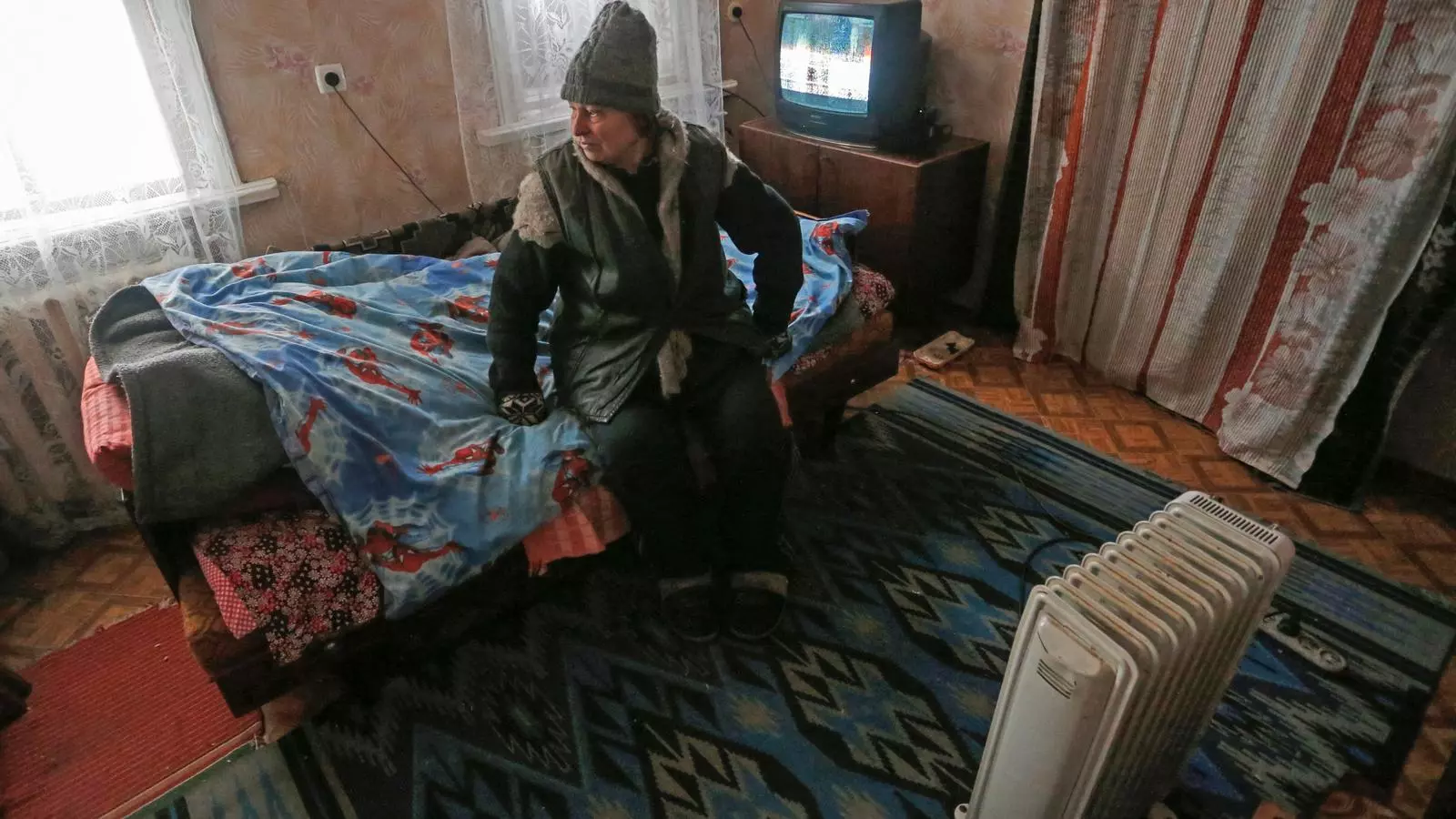 Una dona a casa a la seva a la localitat de Zaitsevo, a Donetsk.