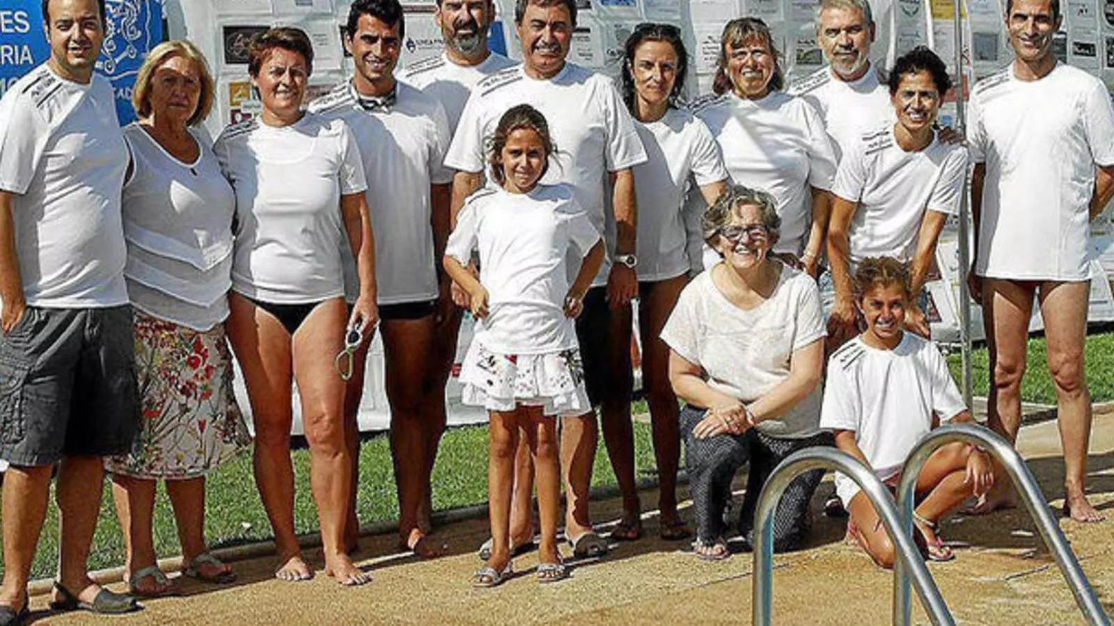 Representants públics i d'Aspanob a un acte per a recaptar fons.