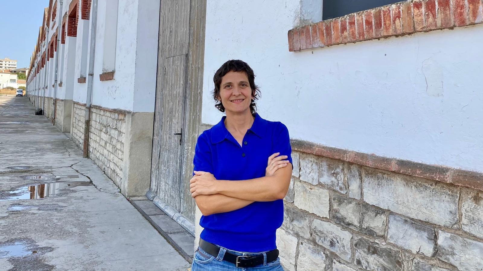 Anna Giribet, the director of FiraTàrrega, in front of the organization's headquarters.