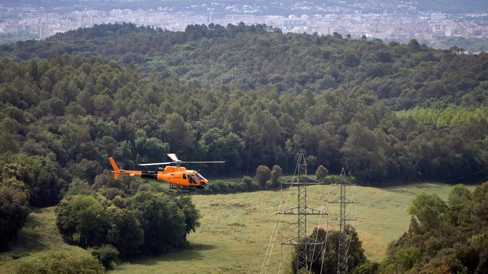Un helicóptero en la presentación que hizo a principios de mes Endesa por la campaña de mantenimiento de los bosques.