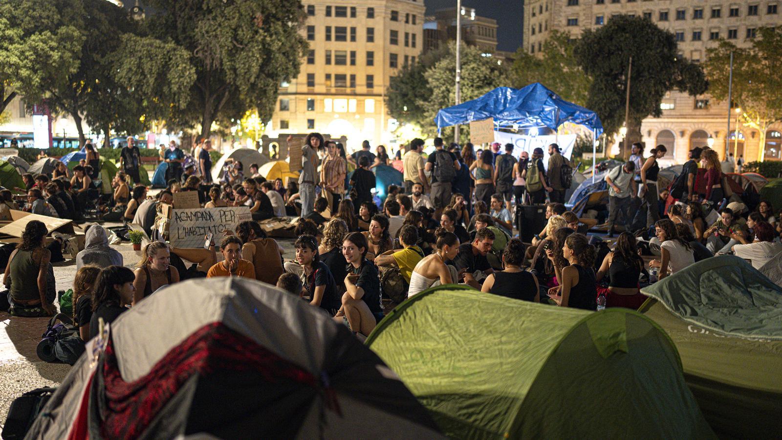 The housing encampment at Plaça Catalunya this Thursday night