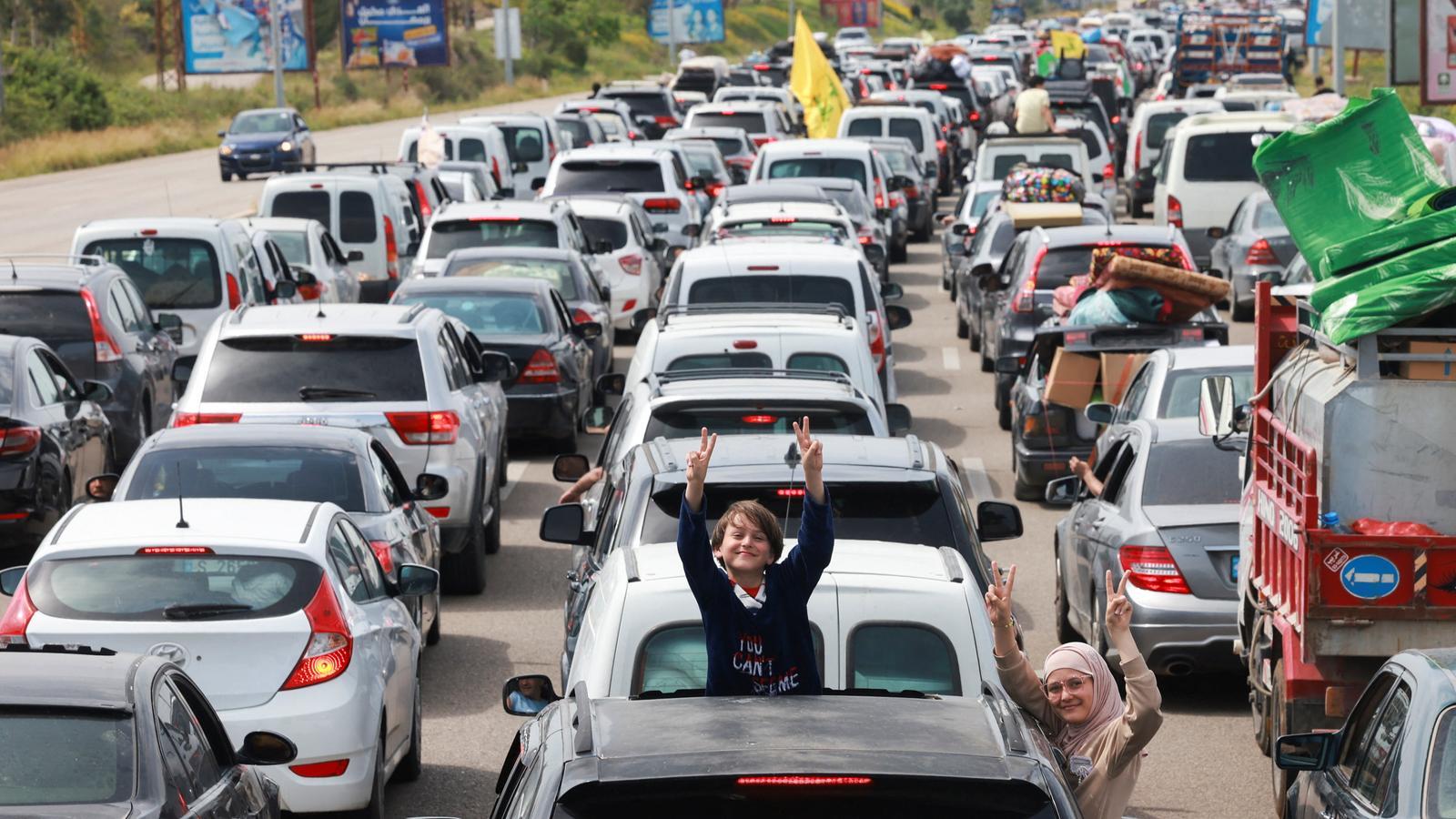 Miles de libaneses se desplazan en coche para volver a sus casas después del anuncio de tregua con Israel.