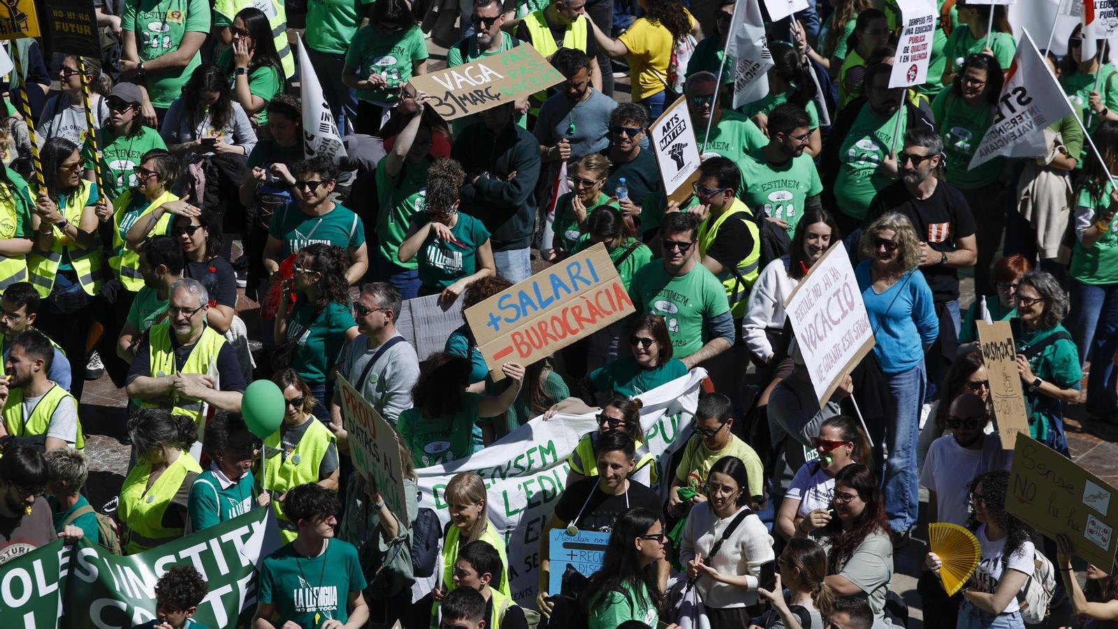 Teachers in the demonstration that has culminated the educational strike day in the city of Valencia.