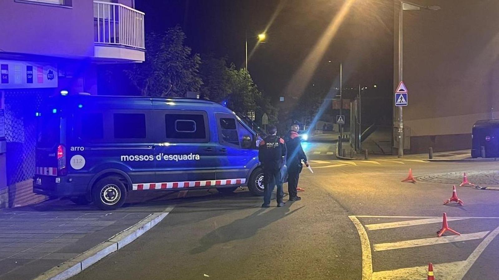 Un momento del dispositivo de seguridad en Puigcerdà entre el viernes por la noche y el sábado de madrugada.