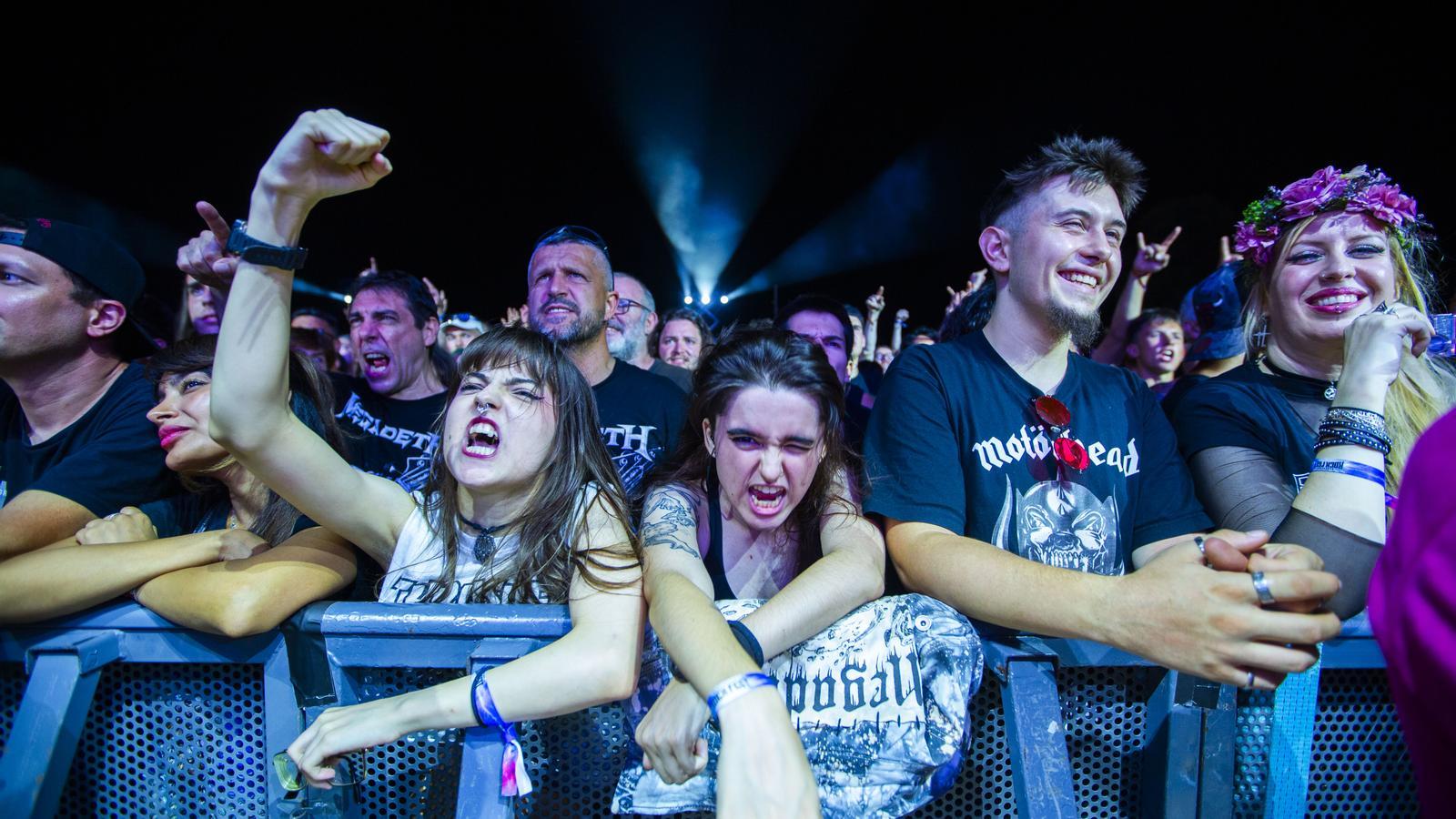 Publico del Rock Fest de Santa Coloma de Gramenet durante un concierto del grupo Megadeth.