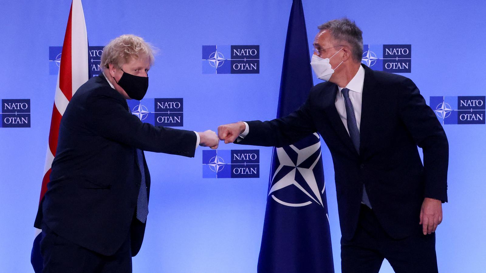 Boris Johnson, primer ministre del Regne Unit, i Jan Stoltenberg, secretari general de l'OTAN, aquest dijous a Brussel·les