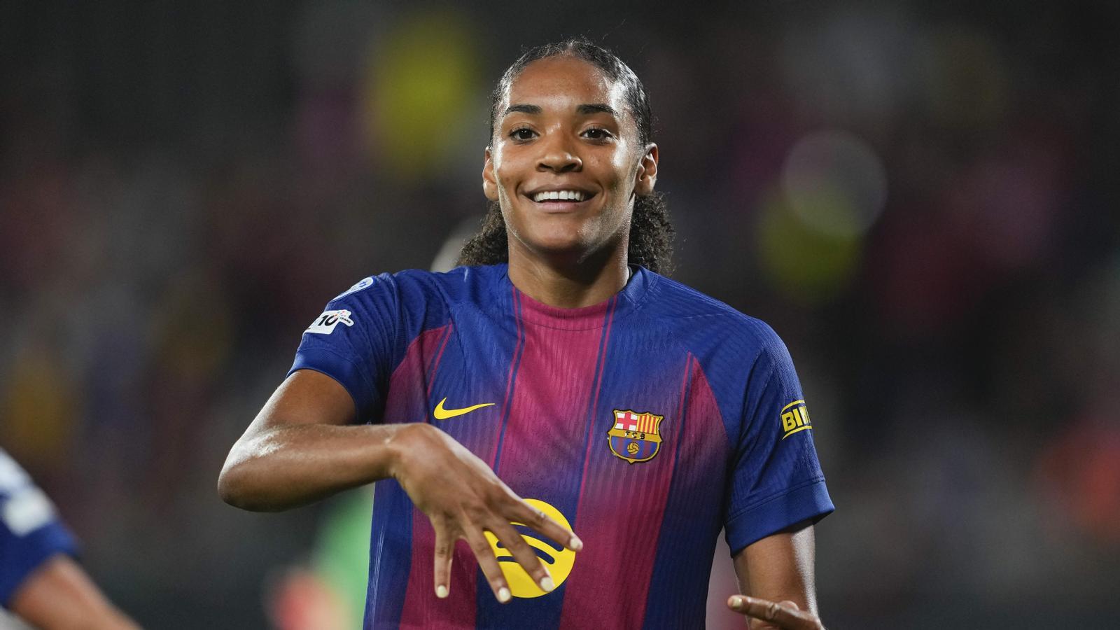 Salma Paralluelo celebrating a goal with Barça this season