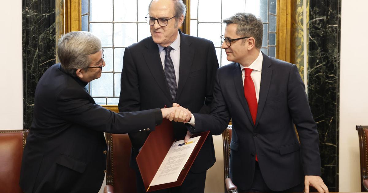 Sense indemnitzacions fixes per a les víctimes de pederàstia: així és l'acord entre l'Església i l'Estat

Llegeix la notícia, a l'ARA