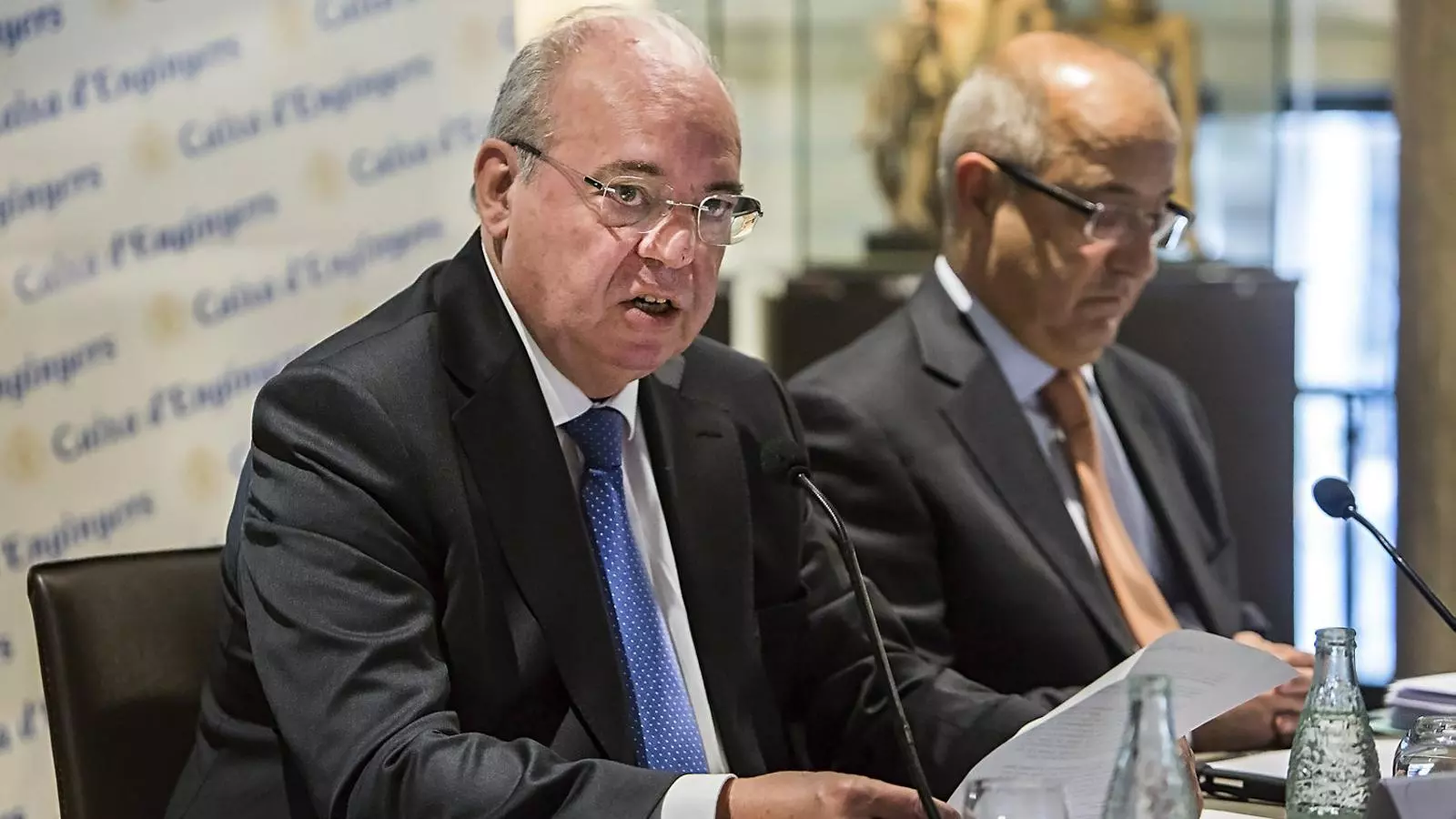 Josep-Oriol Sala, en primer terme, i Joan Cavallé, al seu costat, ahir a Barcelona.