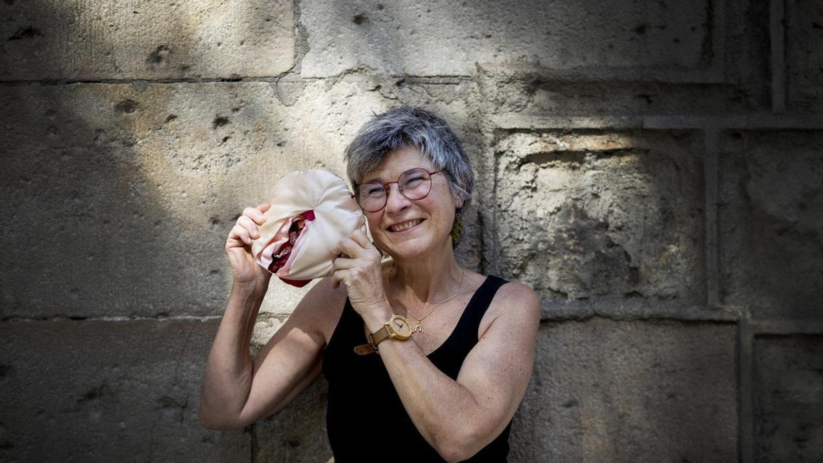 Mireia Grossman, expert in the female crotch.