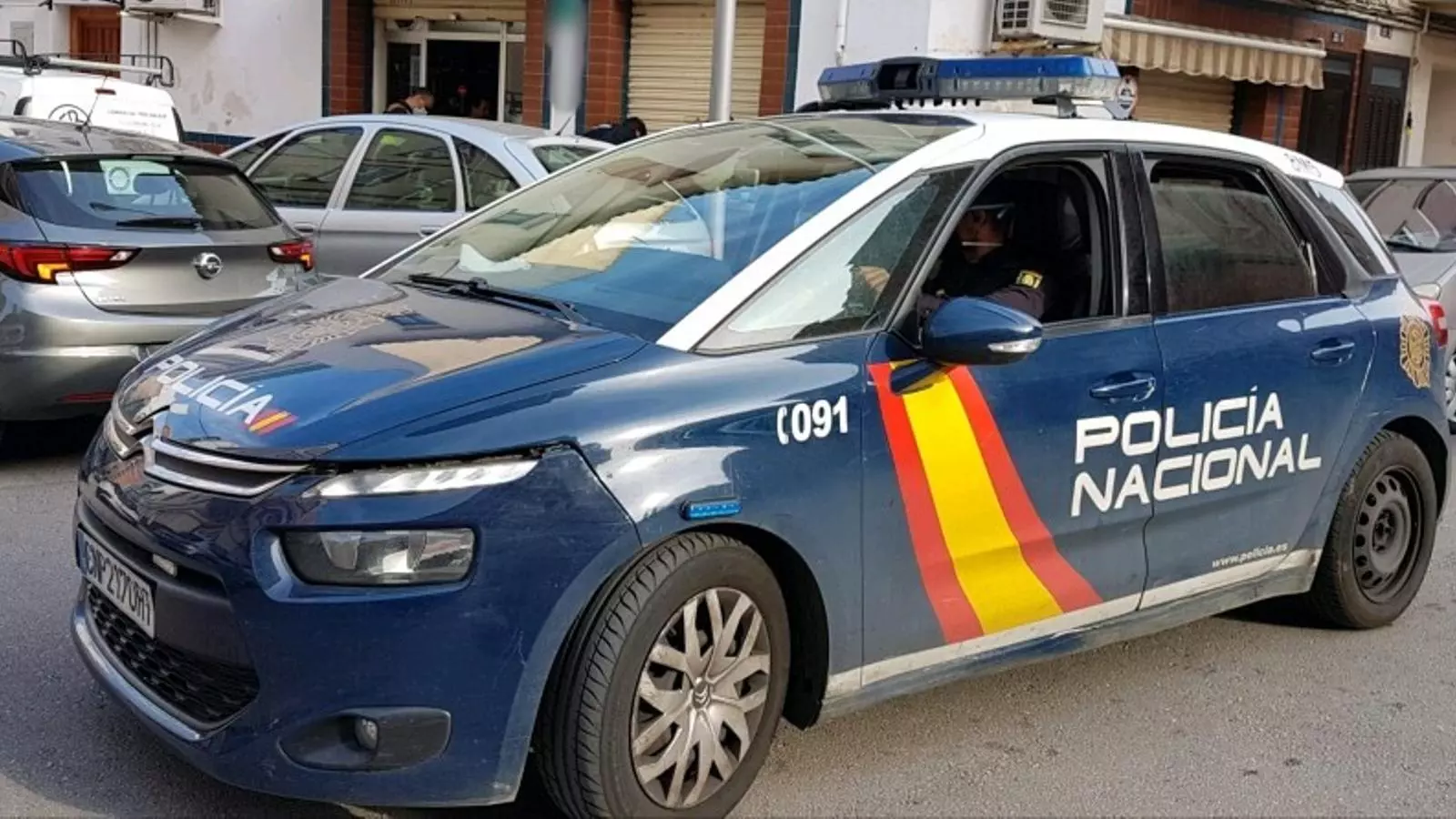 Agents de la Policia Nacional patrullen pels carrers de les Balears