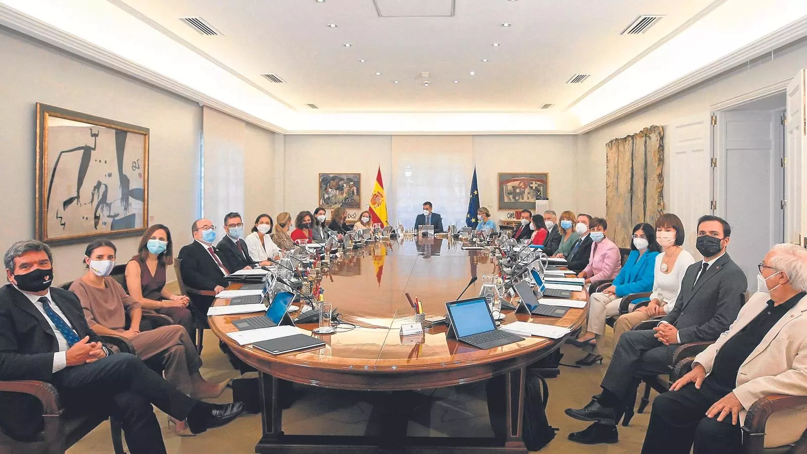 Els 22 ministres del govern de Pedro Sánchez, després de la remodelació que ha fet el líder socialista.