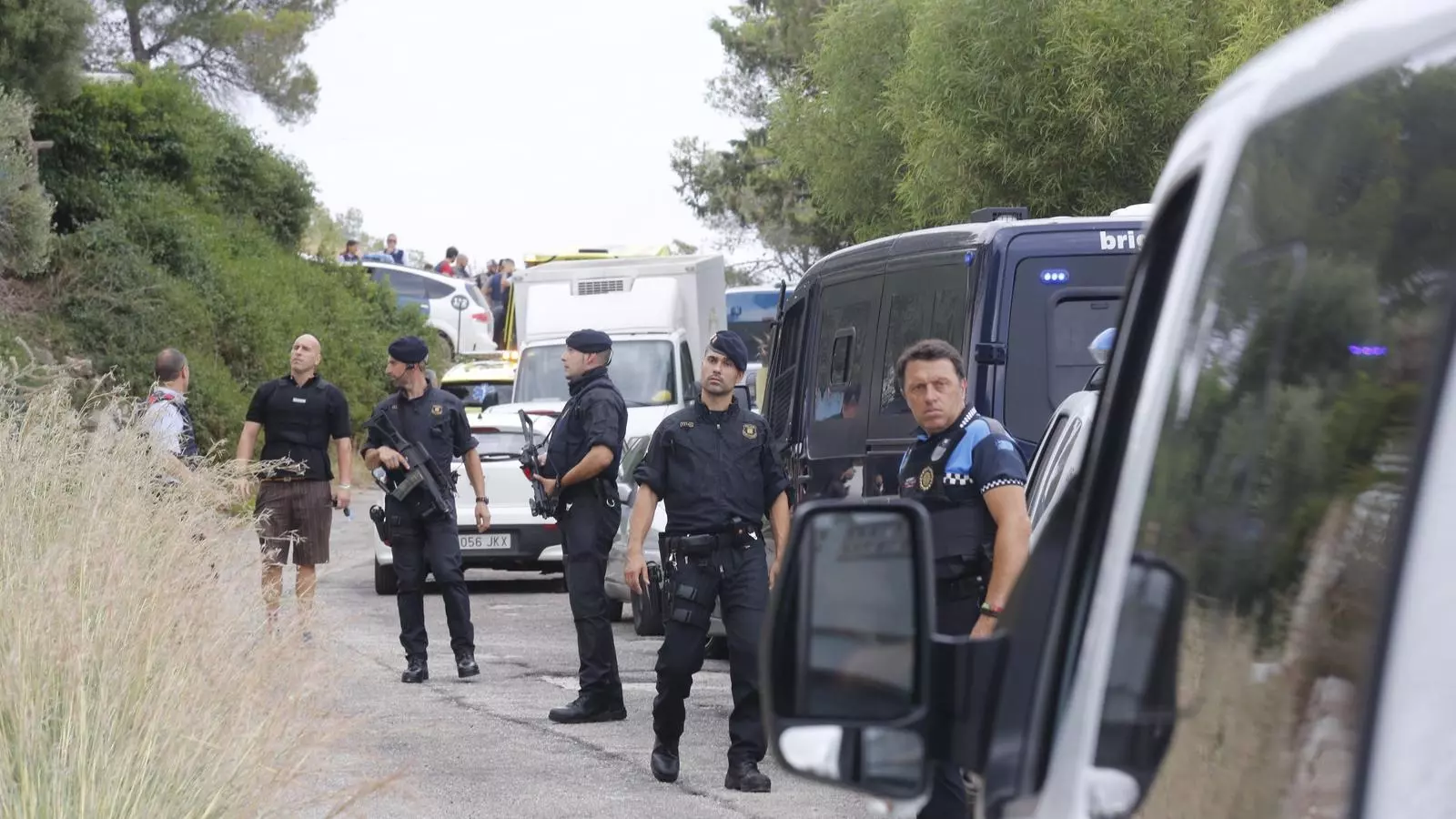 A Canyelles, on es va acabar detenint l'home, es va muntar un dispositiu policial