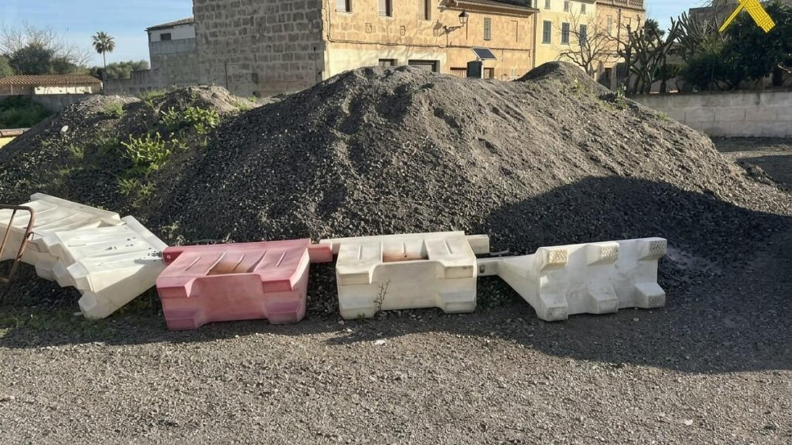 Acumulació de restes d'asfalt