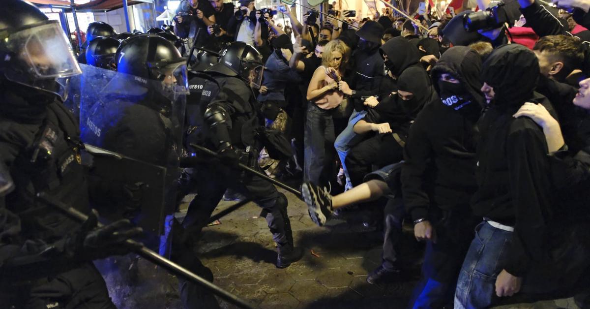 Barcelona Housing Protest Ends in Clashes and Arrests as Thousands Demand Right to Housing