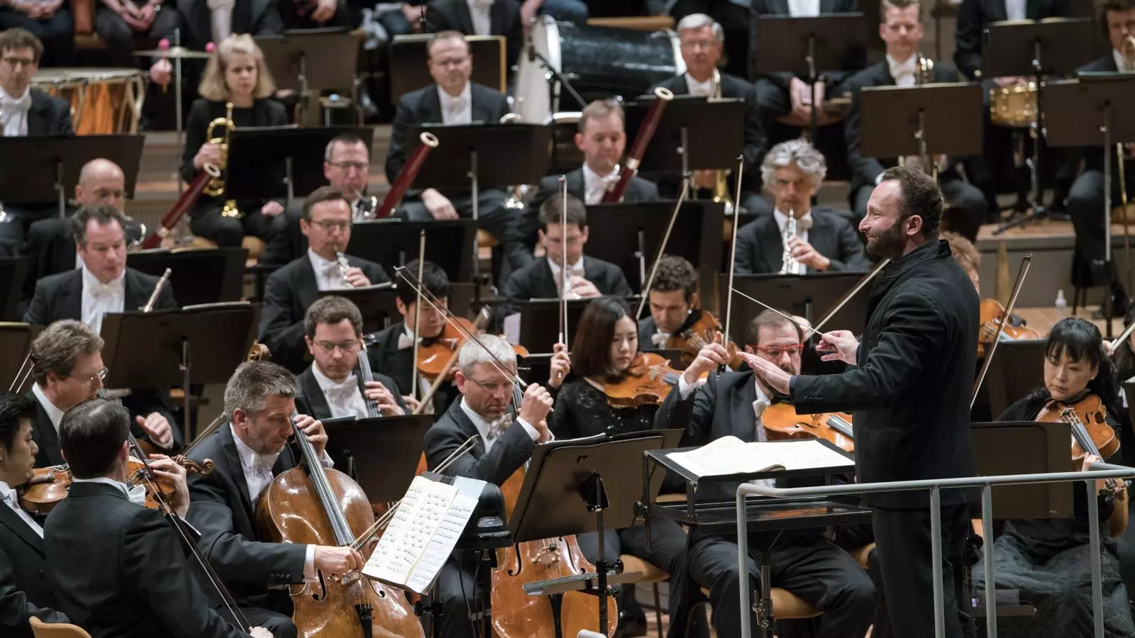Kirill Petrenko dirigint la Filharmònica de Berlín