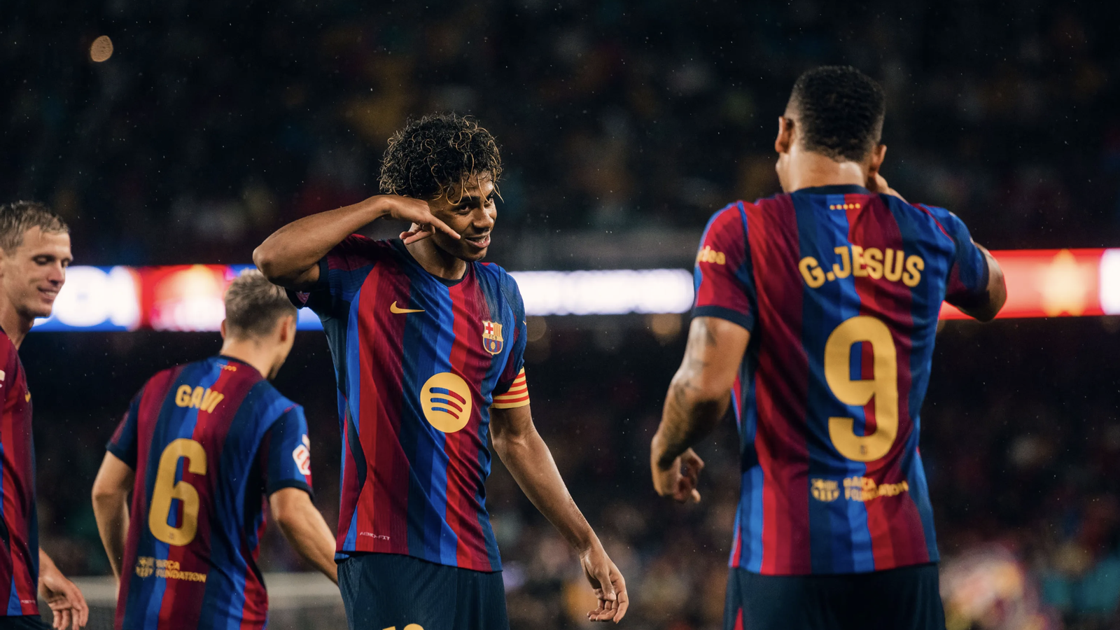 Lamine Yamal celebrating a Gabriel Jesus goal with a classic gesture of the Brazilian