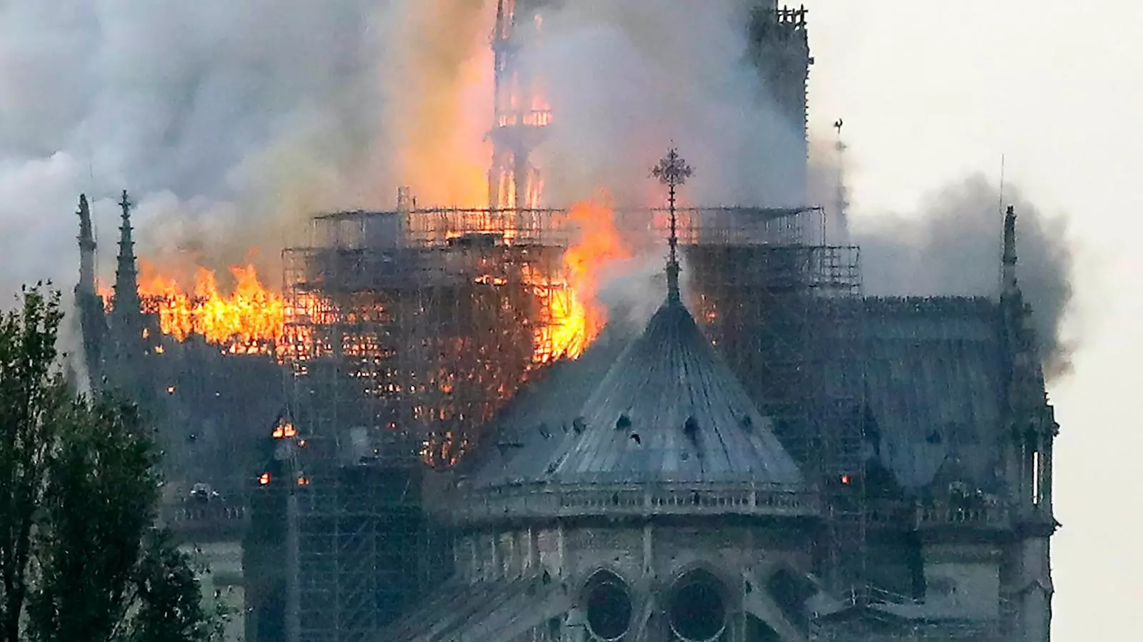 La catedral de Notre-Dame, en flames