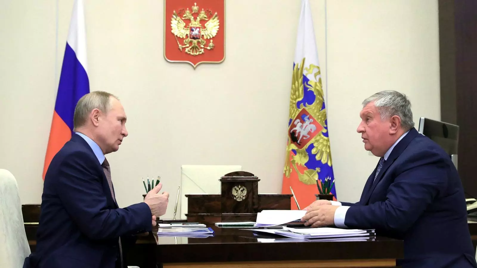 El director de la petroliera russa Rosneft, Igor Sechin, amb el president rus, Vladímir Putin.
