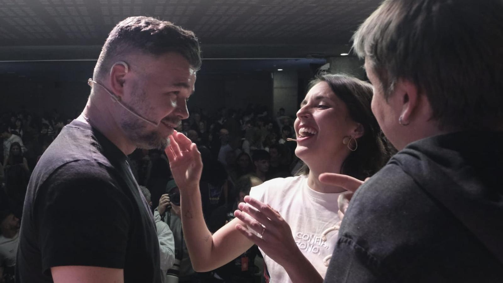 El portavoz de ERC en Madrid, Gabriel Rufián, y la eurodiputada de Podemos, juntos en el acto en la Universitat Pompeu Fabra