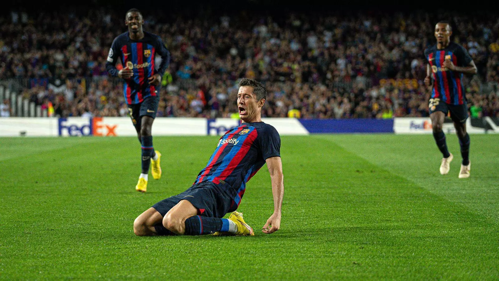 Lewandowski, celebrando su hat trick en la Champions