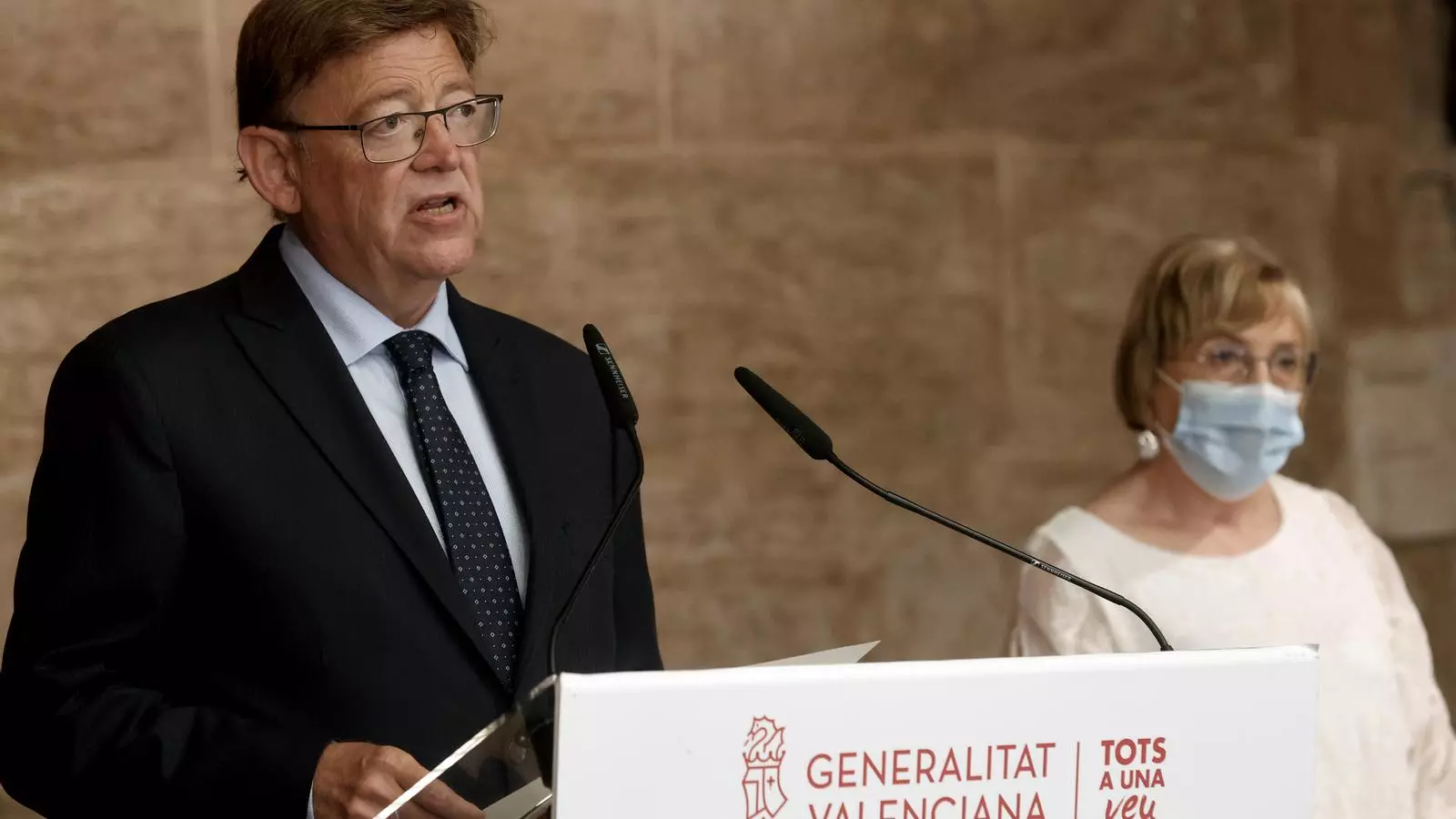 Ximo puig anuncia les noves mesures junt a la consellera Ana Barceló