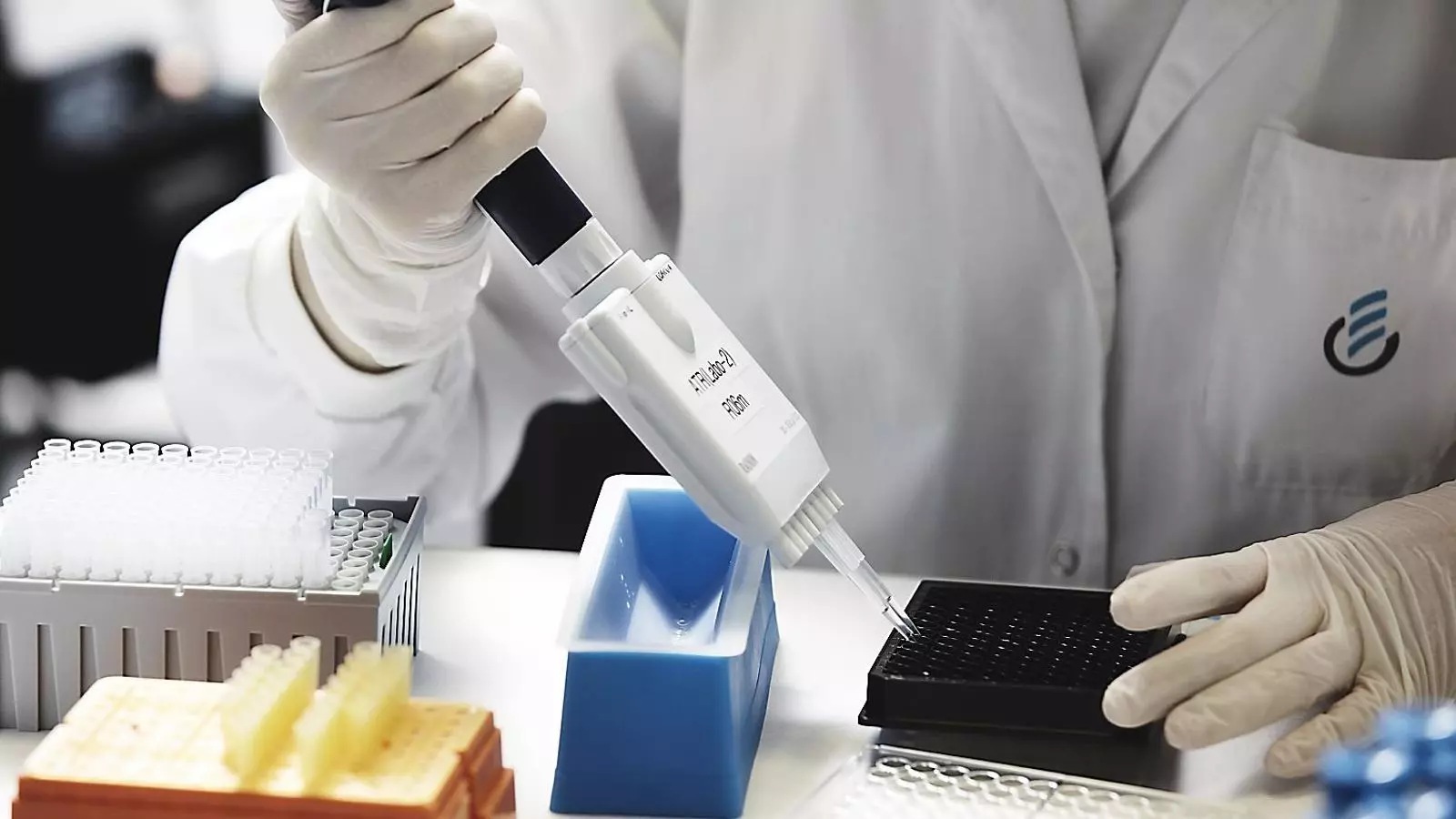 Les farmacèutiques catalanes Grifols i Almirall entren a la classificació.
