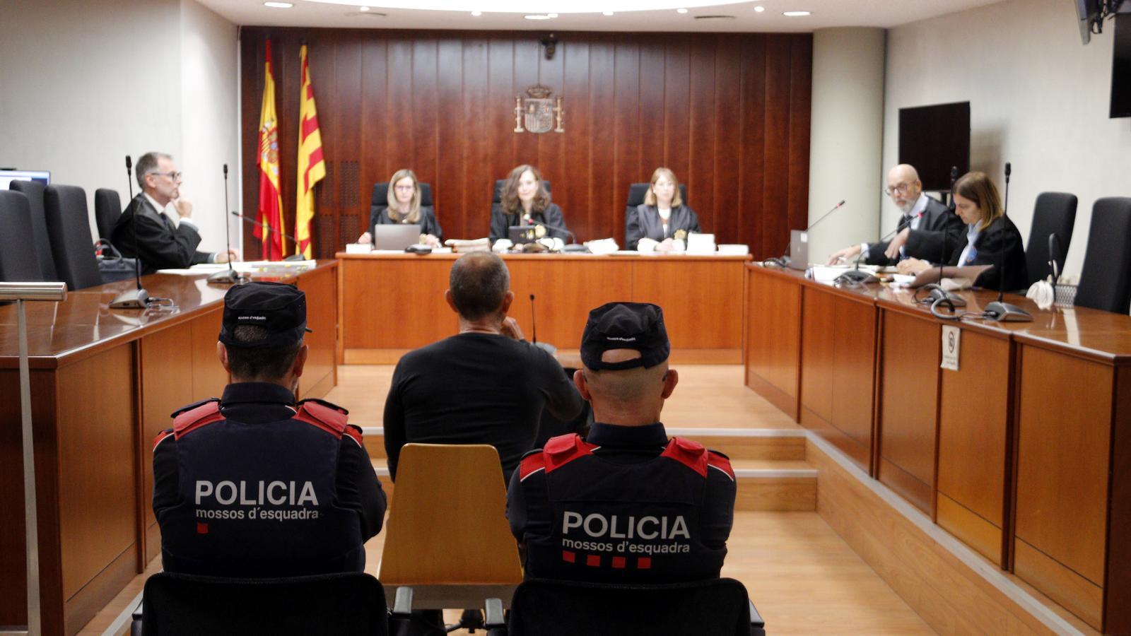 Judici a un veí del Pont de Suert acusat d'intentar matar l'exdona amb una destral.