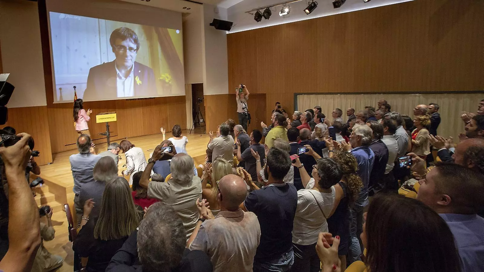 L’expresident Carles Puigdemont intervenint en la presentació de la Crida a l’Ateneu Barcelonès.