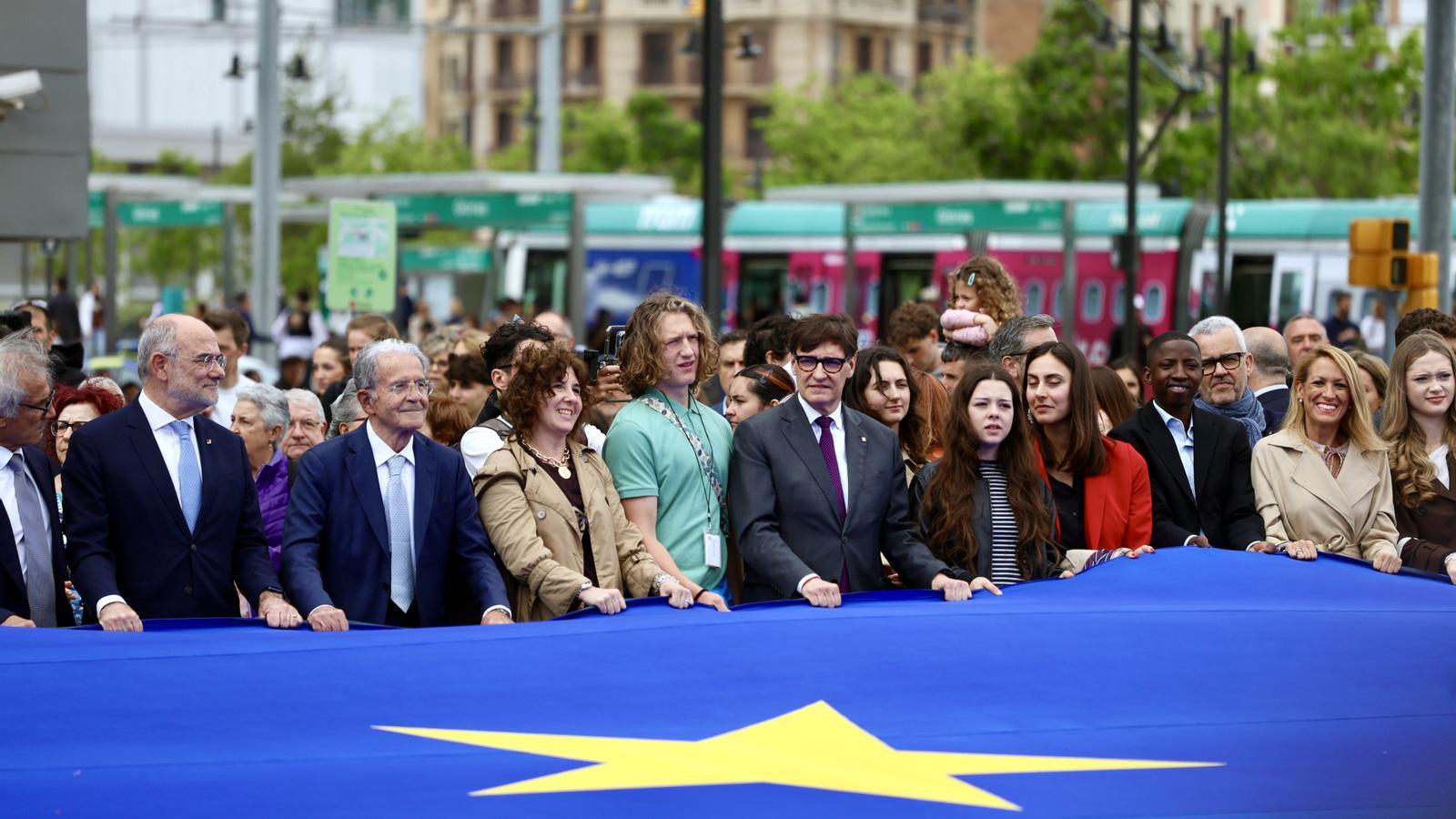 Salvador Illa, Jaume Duch y Romano Prodi, entre los presentes en la celebración en Barcelona del Día de Europa