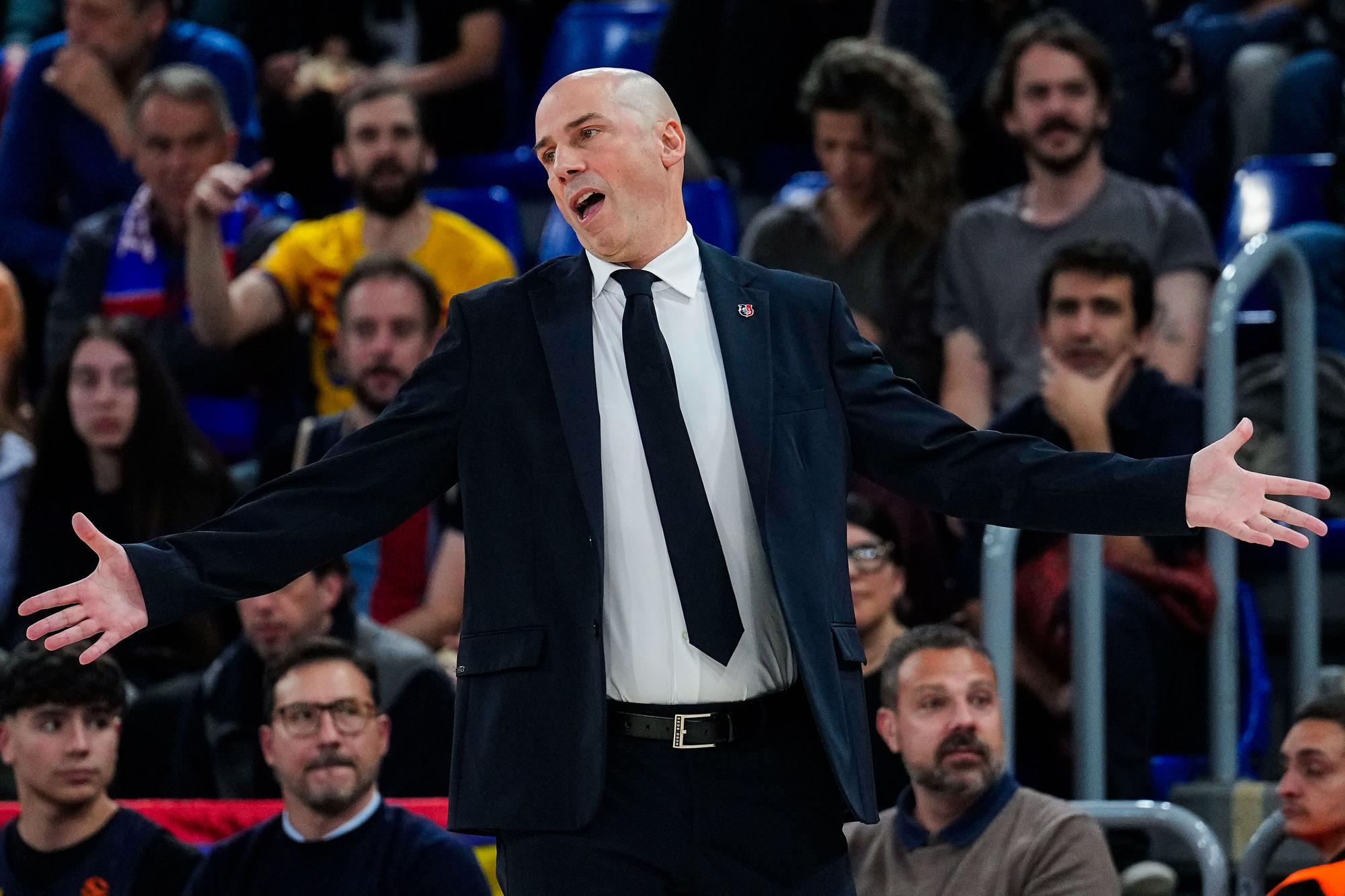Joan Peñarroya, Barcelona coach.