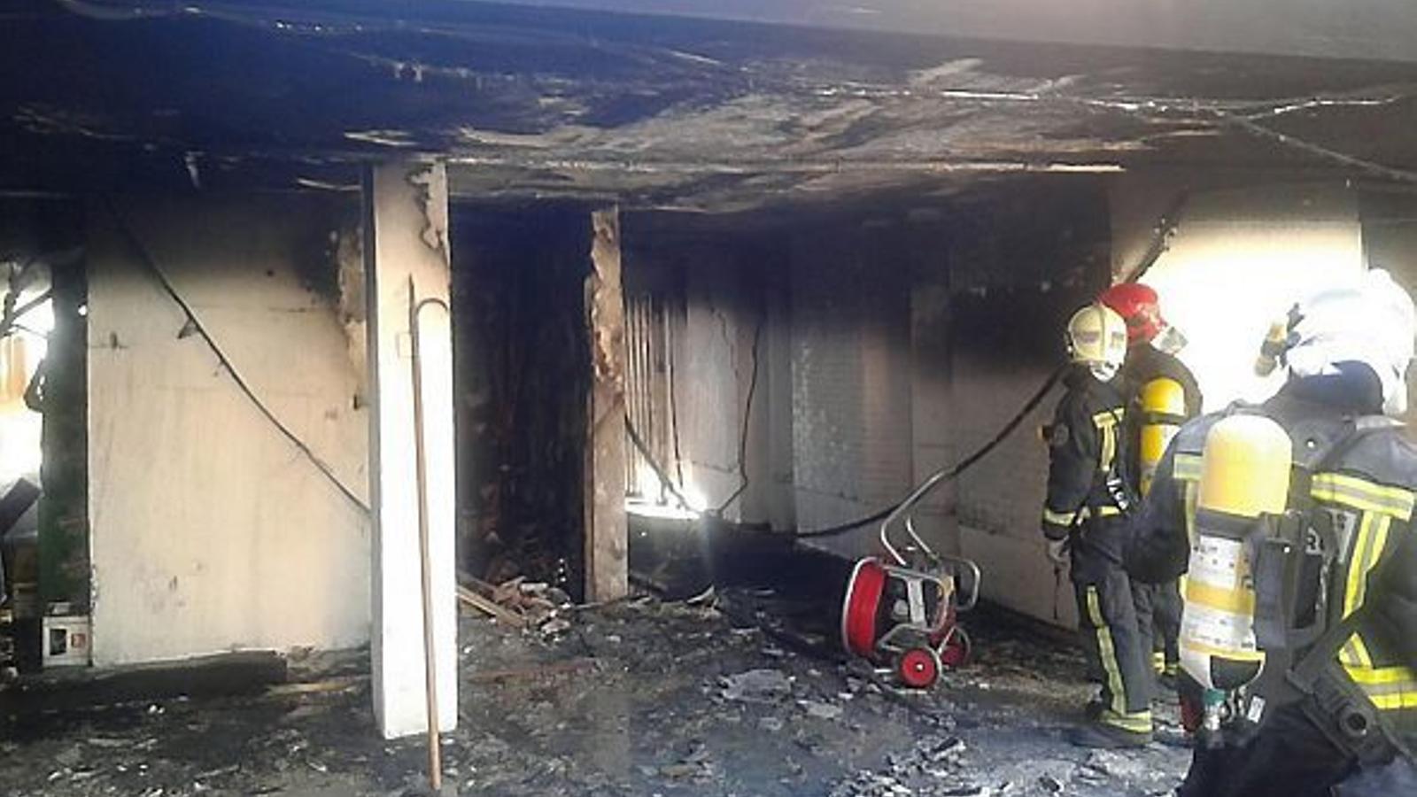 Un incendi obliga a evacuar apartaments a Magaluf