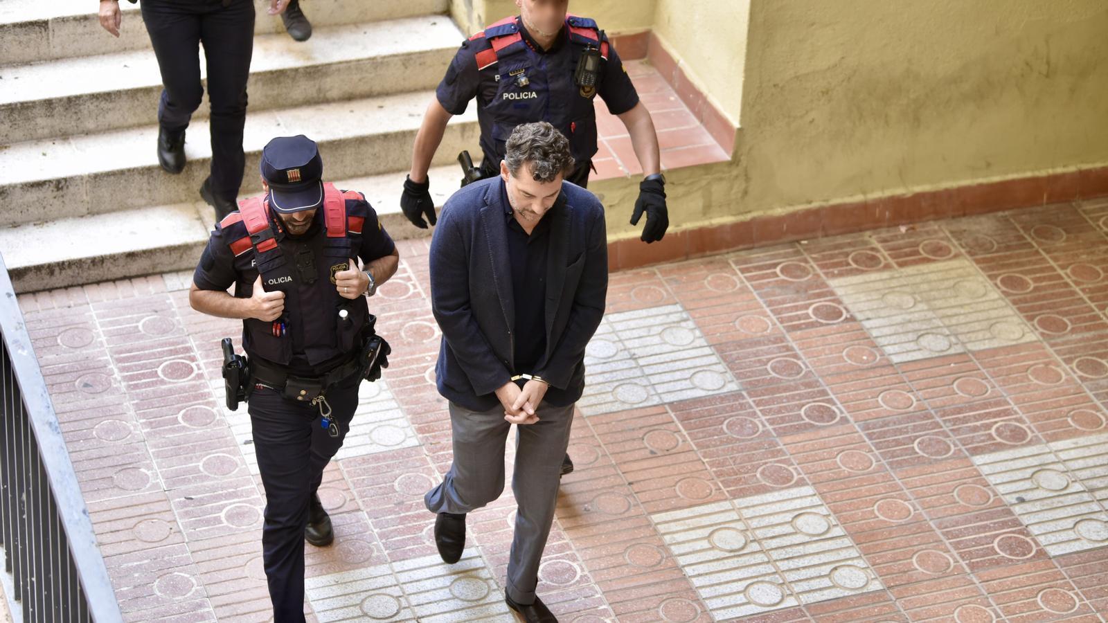 Jonathan Andic, hijo del fundador de Mango, a la salida del Juzgado de Instrucción 5 de Martorell, investigado por la muerte de su padre.