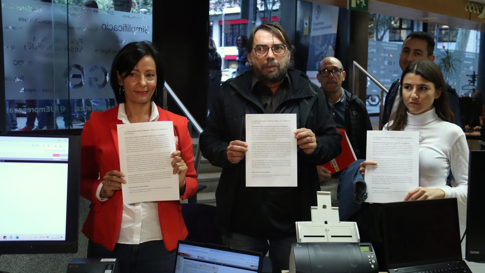 Belén López, Camil Ros and Carme Arcarazo at the Department of Business and Labour.